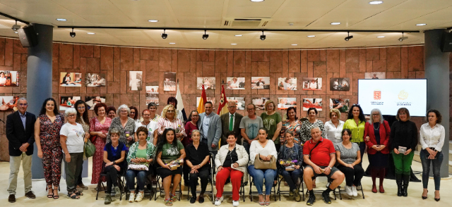 140323 entrega insignias artesanas