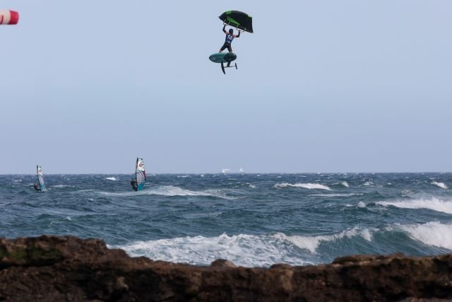 230714 Julien Rattoti durante la semifinal de Big Air Wingfoil JesúsdeLeón