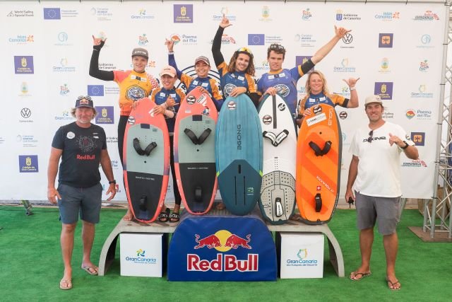 230715 Los finalistas masculino y femenino de Big Air en el podium David Delfour