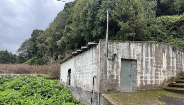 280423 edificación agrícola de La Cuadra una de las infraestructuras objeto de la obra de mejora y ampliación 1