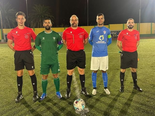 Capitanes y Trió Arbitral 10 10 25