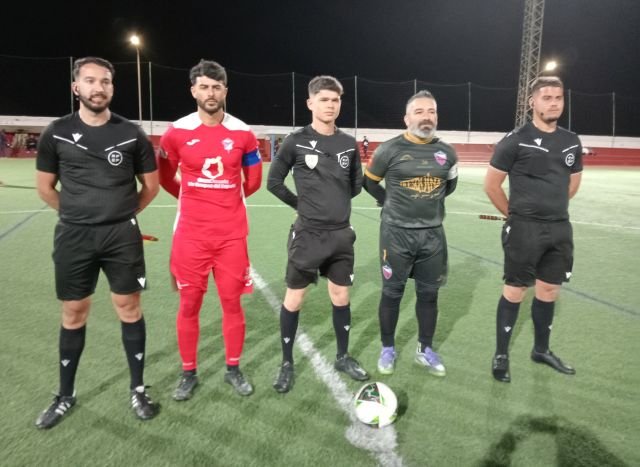 Capitanes y trió arbitral 13 2 26