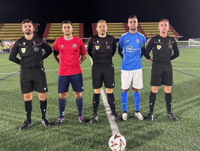 Capitanes y trió arbitral 17 10 25