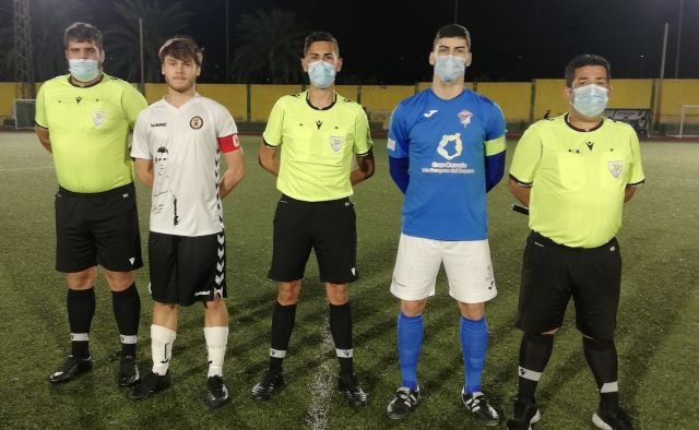 Capitanes y trío arbitral 23 3 2022
