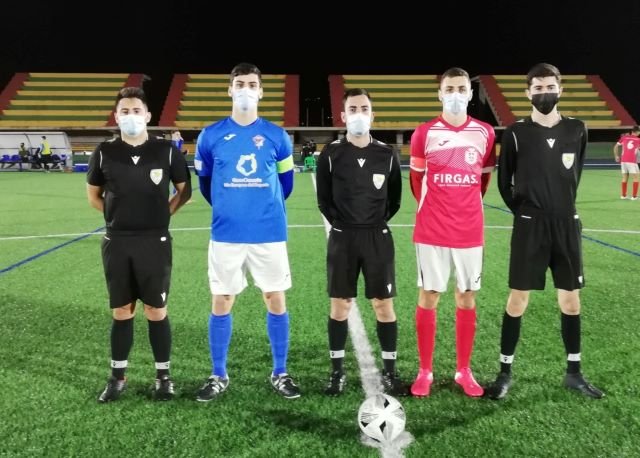 Capitanes y trío arbitral 4 3 2022