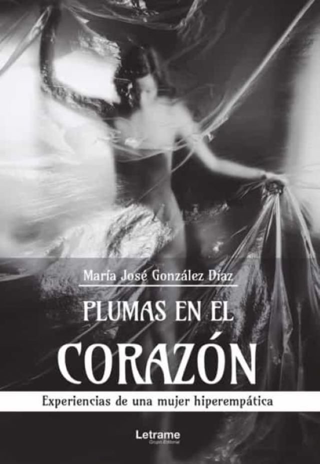 Cubierta de Plumas en el corazón de María José González Díaz