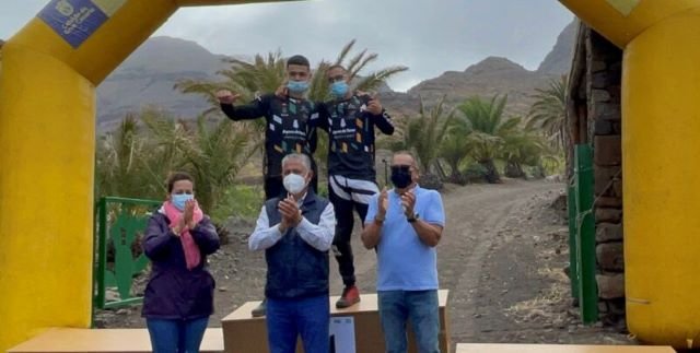 DIEGO SUÁREZ E ISAAC JIMÉNEZ JUNTO A CONCEJALES Y ALCALDE 800x404