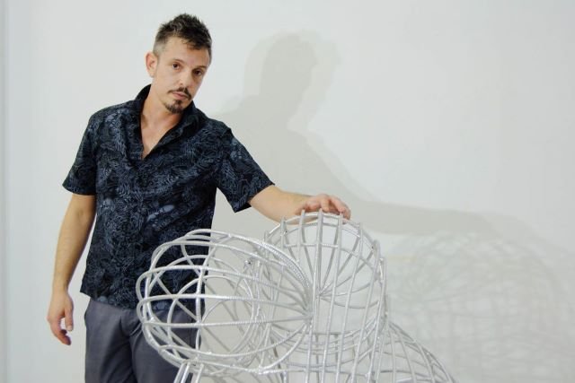 El artista Héctor Hernández