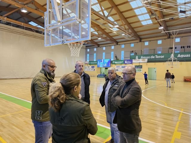 El consejero de Deportes visita el servicio de Gran Canaria Activa en Teror y supervisa la renovacion del Pabellon Polideportivo