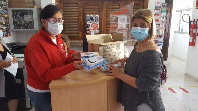 Entrega kit de eficiencia energética entregado a los usuarios
