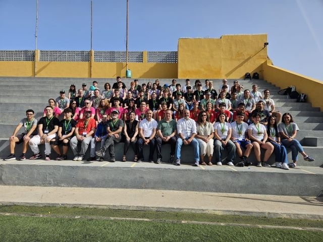 FOTO. Poli Suarez inaugura la Competicion Regional CanSat Canarias 4 1536x1152