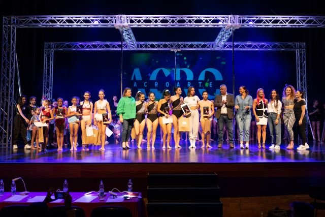 FOTO ENTREGA DE TROFEOS AUTORIDADES
