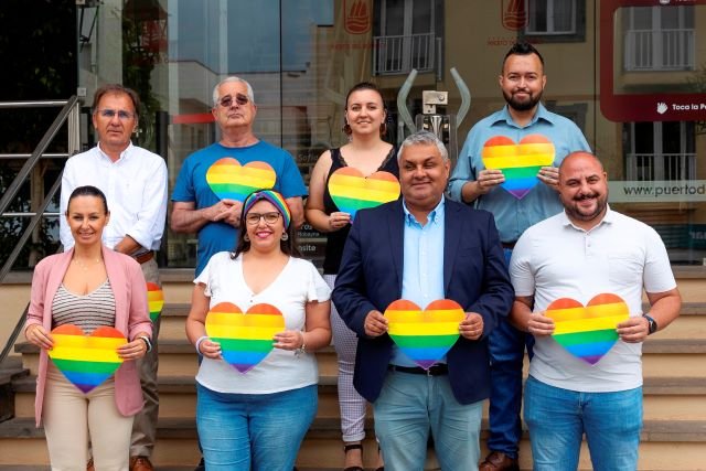 FOTO EQUIPO DE GOBIERNO SE SUMA AL DÍA DEL ORGULLO 2022 FRENTE AL AYTOjpg