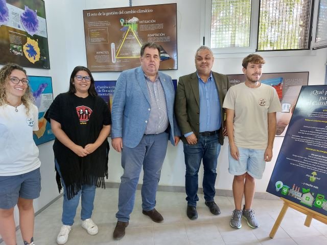 FOTO INAUGURACIÓN EXPOSICIÓN CONTRA EL CAMBIO CLIMÁTICO EN HUERTOS URBANOS DE PTOjpg
