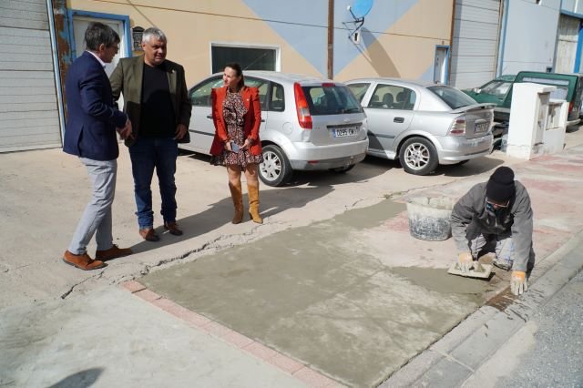 FOTO MEJORAS DE ACERAS EN POL. IND. EL MATORRAL