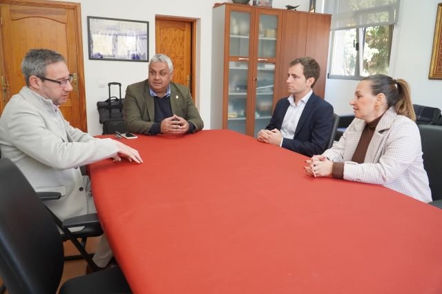 FOTO VISITA AL AYTO DEL NUEVO DIRECTOR AEROPUERTO FUERTEVENTURA Y DE GRUPO CANARIAS