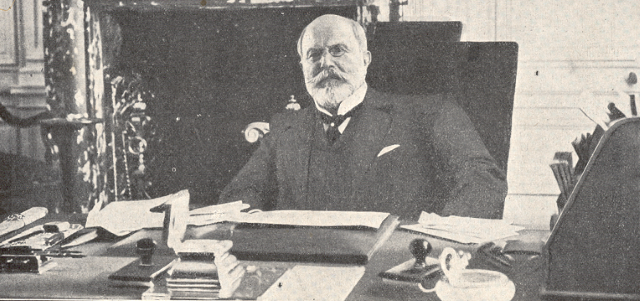 Fernando León y Castillo en su despacho en la Embajada de España en París. 1910