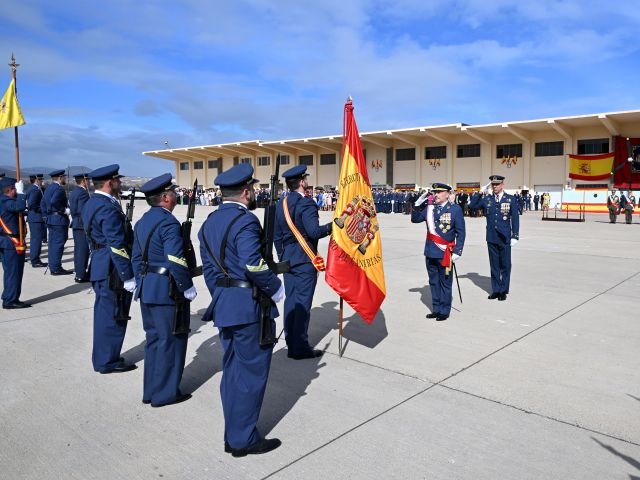 Foto Patrona EA General Vidal pasa revista a la Fuerza