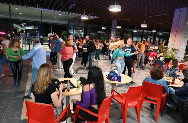 Gran fiesta latina en el Gastromercado de Guía el pasado sábado 2