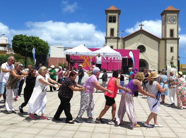 Imágenes del Encuentro de Mayores celebrado recientemente en la plaza de La Atalaya dentro del programa Bienvenido Verano 2