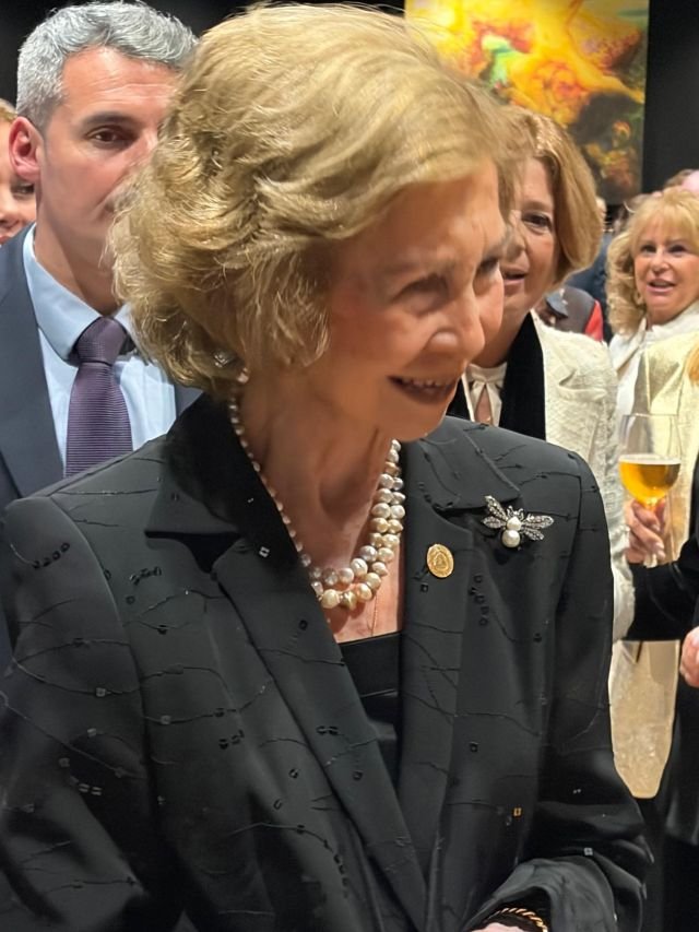 La Reina Doña Sofia con el Pin de Oro de la Fundación Alejandro Da Silva