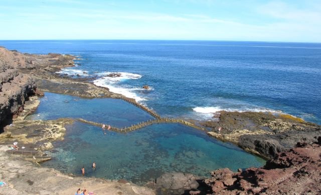 Piscinas naturales de Roque Prieto en la costa guiense
