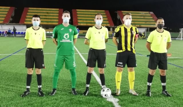 Trio arbitral y capitanes 26 11 2021