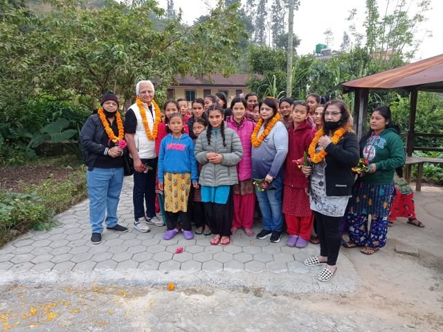 Visita de la Fundación Universo Unido a la residencia de Educanepal