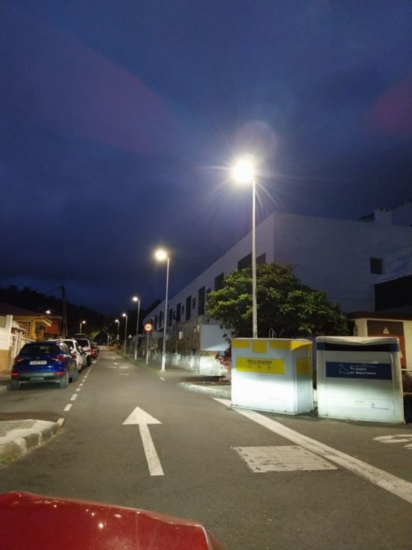 Arucas: En funcionamiento el alumbrado público en la zona de la Urbanización c/ Pino Canario, Pasaje La Datilera, en Los Portales.