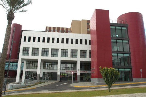 El Materno Infantil reordena el tráfico de acceso y salida del recinto hospitalario desde este viernes por obras