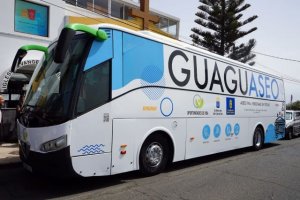 La guaguaseo ofrecerá servicios de aseo y atención médica a las personas sin hogar de Gran Canaria