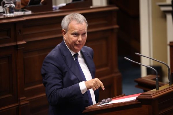 PSOE: Franquis a Clavijo: “Han dejado abandonada a Canarias por salvar a su socio de gobierno, la valentía se demuestra poniendo a las islas y la verdad por delante y no lo han hecho”