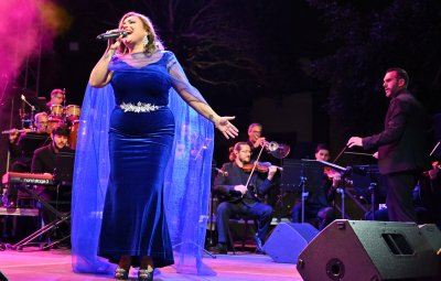 Patricia Mu&ntilde;oz y su espect&aacute;culo &lsquo;Coraz&oacute;n de poeta&rsquo; abri&oacute; el fin de semana festivo en Santa Mar&iacute;a de Gu&iacute;a