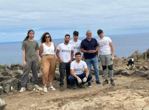 El alcalde de Guía de Gran Canaria, Alfredo Gonçalves Ferreira, visitó el yacimiento arqueológico donde se ejecuta el Proyecto Ayraga