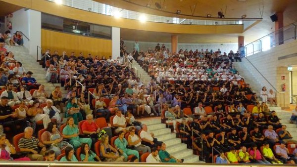 Profesionales del Hospital Dr. Negrín enseñan cómo hacer una reanimación cardiopulmonar para salvar vidas