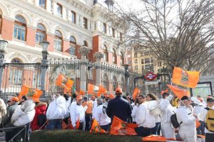 Más de 2.000 apicultores piden en Madrid un plan de apoyo para salvar la miel española