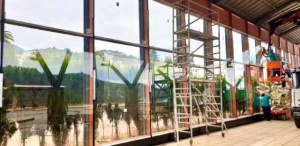 Teror: La Estación de Guaguas de Teror se dota de una mampara cortavientos