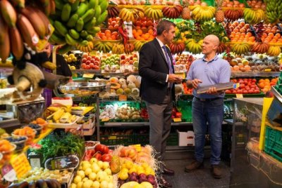 Manuel Dom&iacute;nguez anuncia ayudas por valor de un mill&oacute;n de euros para los mercados tradicionales de Canarias