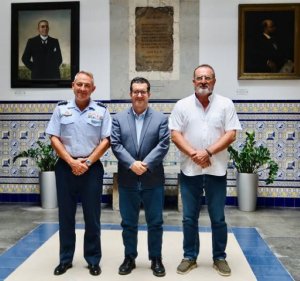 El Alcalde de Arucas recibe al nuevo coronel jefe de la Agrupaci&oacute;n del Cuartel General del Mando A&eacute;reo en Canarias