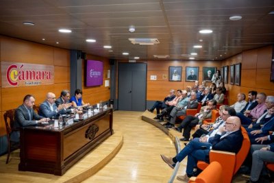 Morales destaca la colaboraci&oacute;n con la C&aacute;mara de Comercio como uno de los factores del impulso econ&oacute;mico de la isla