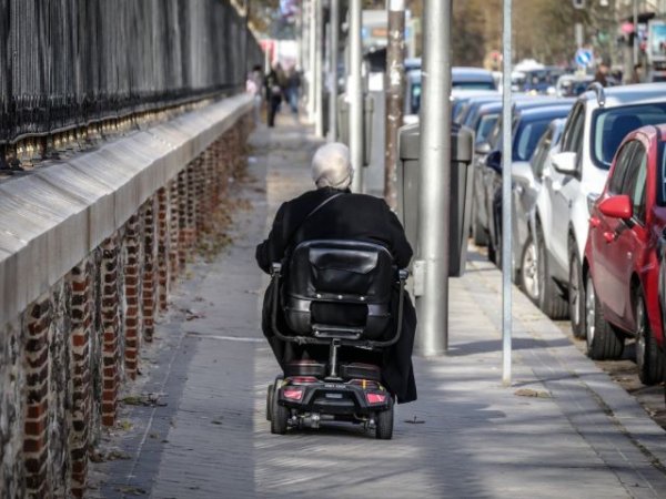 Gobierno y Cabildos elevan en más de 24 millones de euros la financiación de la atención a personas con dependencia