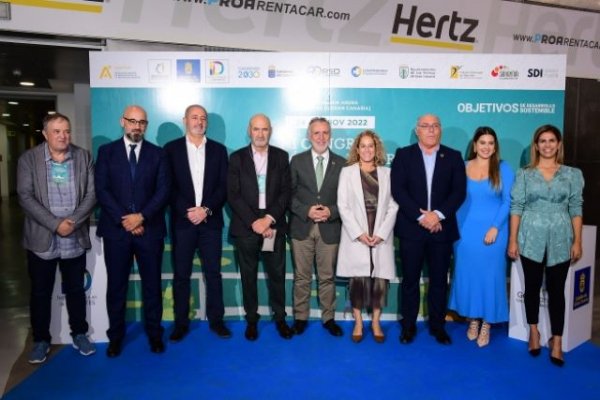 Ángel Víctor Torres visita el VII Congreso de la Gestión Deportiva y la Actividad Física de Canarias