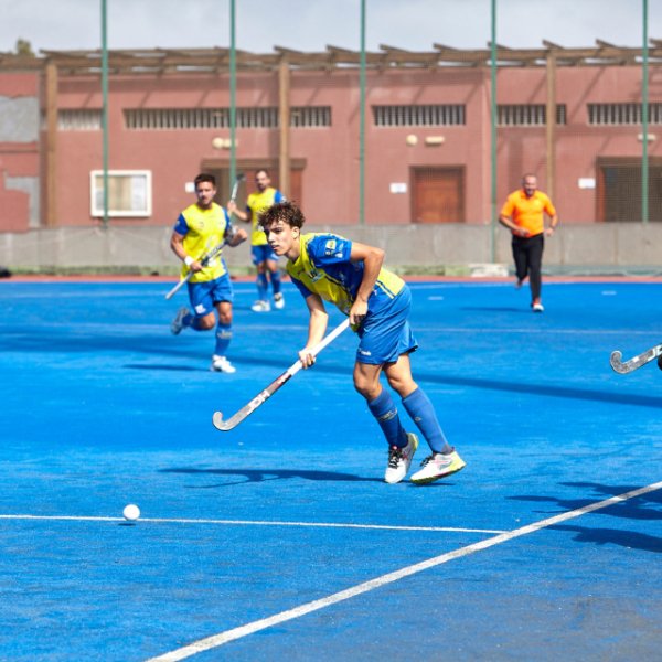 Hockey Masculino: La UD Taburiente cae ante el CD Terrassa en un duelo marcado por las sanciones y la intensidad (3-2)
