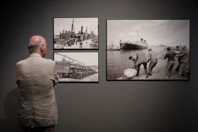 'Miradas a la Exposici&oacute;n' visita &lsquo;Las puertas de la Macaronesia&rsquo; de la mano de su comisario, Gabriel Betancor, en la Casa de Col&oacute;n