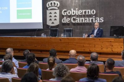 Gran acogida en Tenerife en la sesi&oacute;n sobre la consulta p&uacute;blica de la Ley del uso tur&iacute;stico de viviendas