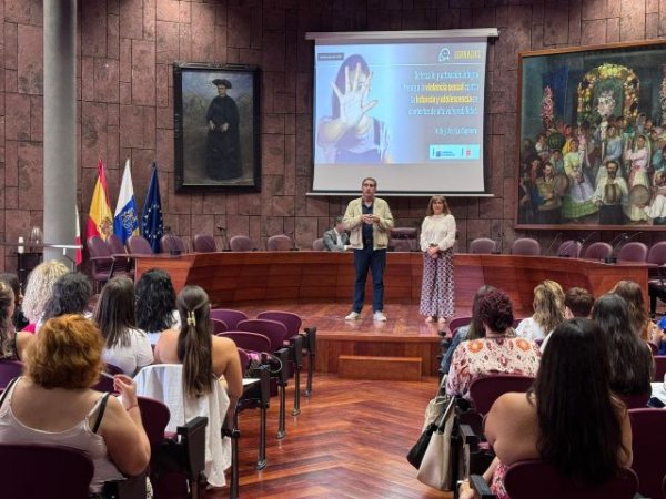 35 profesionales de La Gomera reciben formación especializada para actuar ante casos de violencia sexual