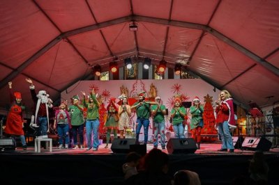 Agaete: La Plaza de la Constitución ha vivido hoy una noche intensa de actividad y de lleno para vivir el espíritu navideño
