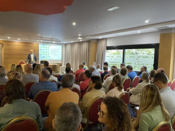Más de 130 personas asisten en Lanzarote a la sesión informativa sobre la ley que regulará el alquiler vacacional