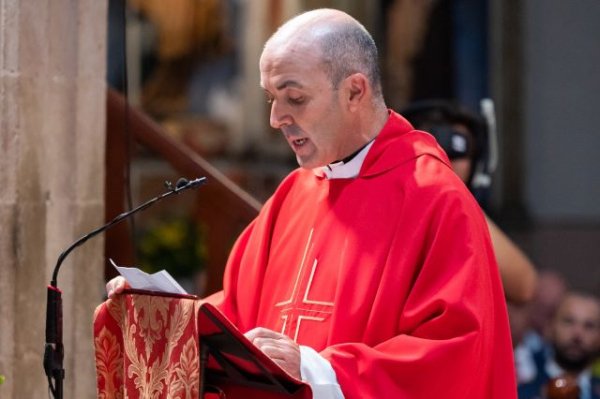 Gáldar: La Diócesis de Canarias declara Santuario Diocesano al Templo Matriz de Santiago