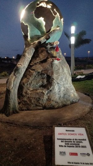 El ICHH y la Villa de Ingenio homenajean a las personas donantes de sangre con una escultura símbolo del altruismo